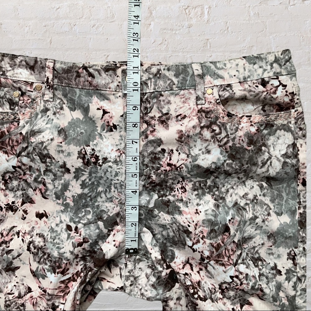🌸Bandolino Karyn Capris Boyfriend Style Floral Crop Pants - Picture 12 of 15